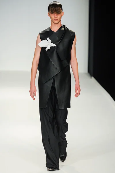 Look 27